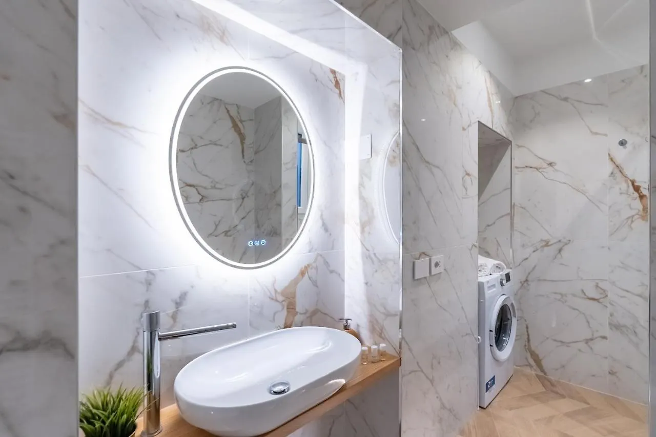 Duomo-Porta Venezia, Luxury Design Apartment Milan Italy