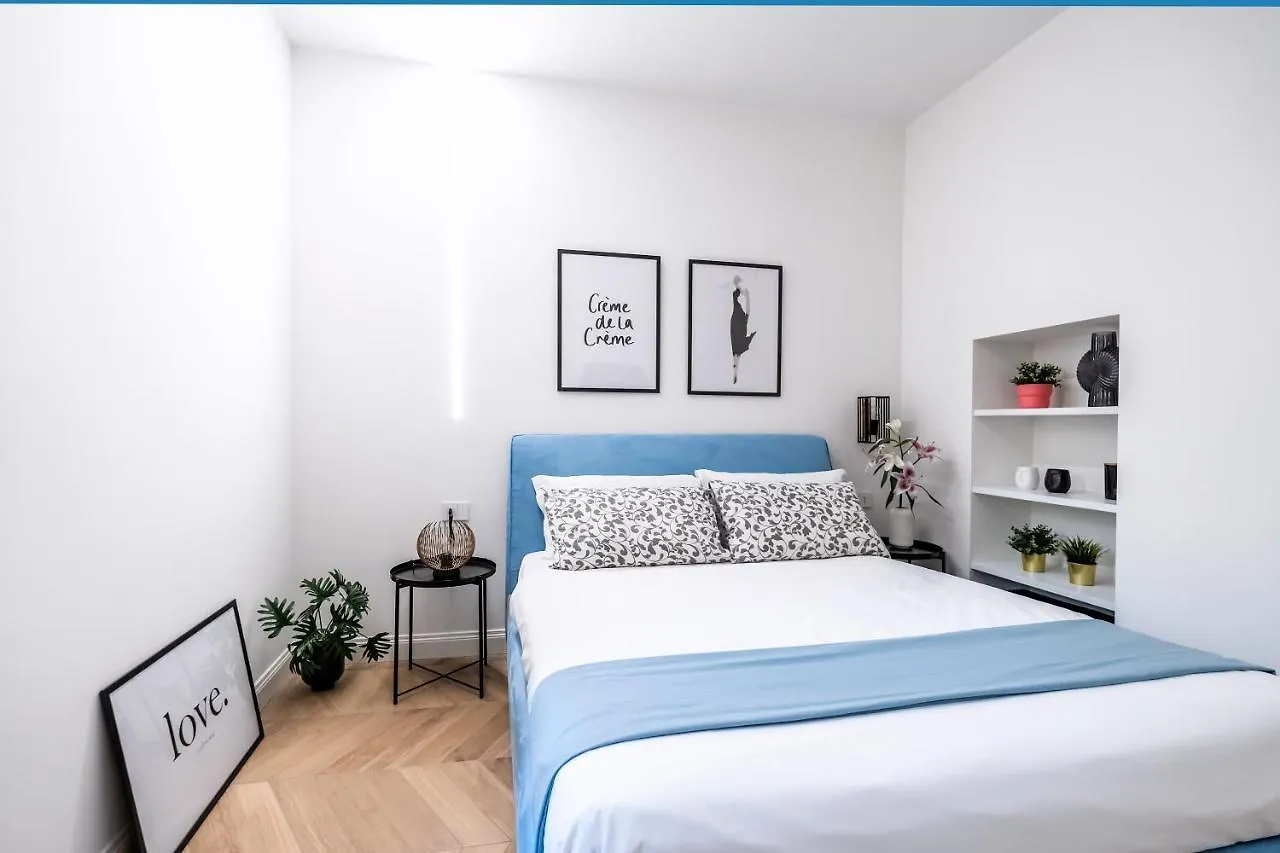 Duomo-Porta Venezia, Luxury Design Apartment Milan