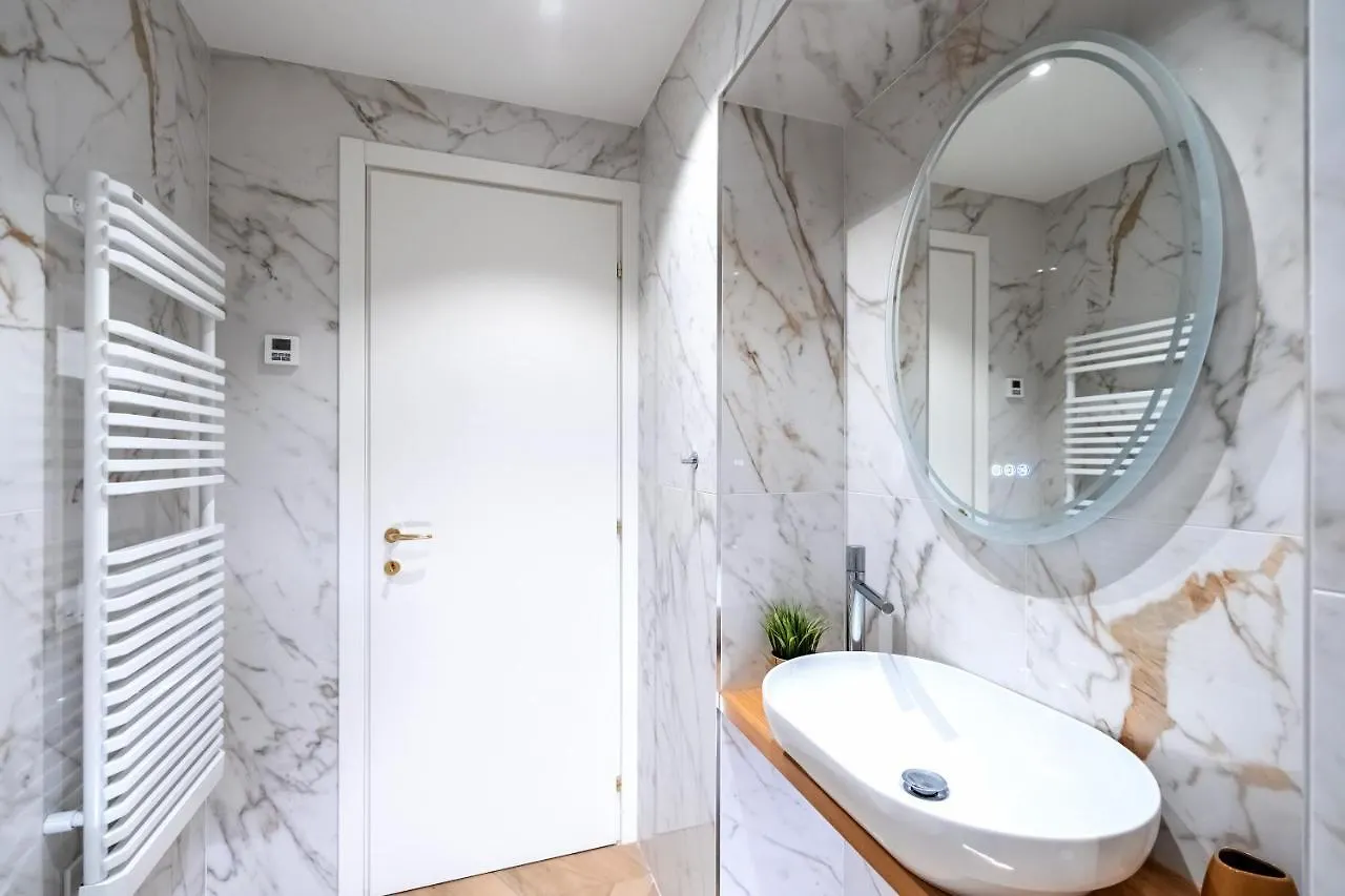 Duomo-Porta Venezia, Luxury Design Apartment Milan