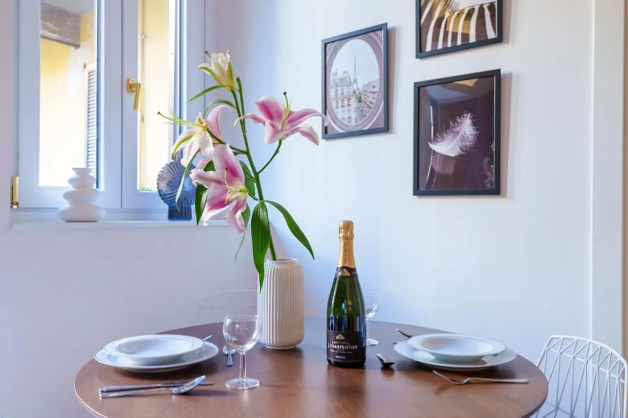 Duomo-Porta Venezia, Luxury Design Apartment Milan