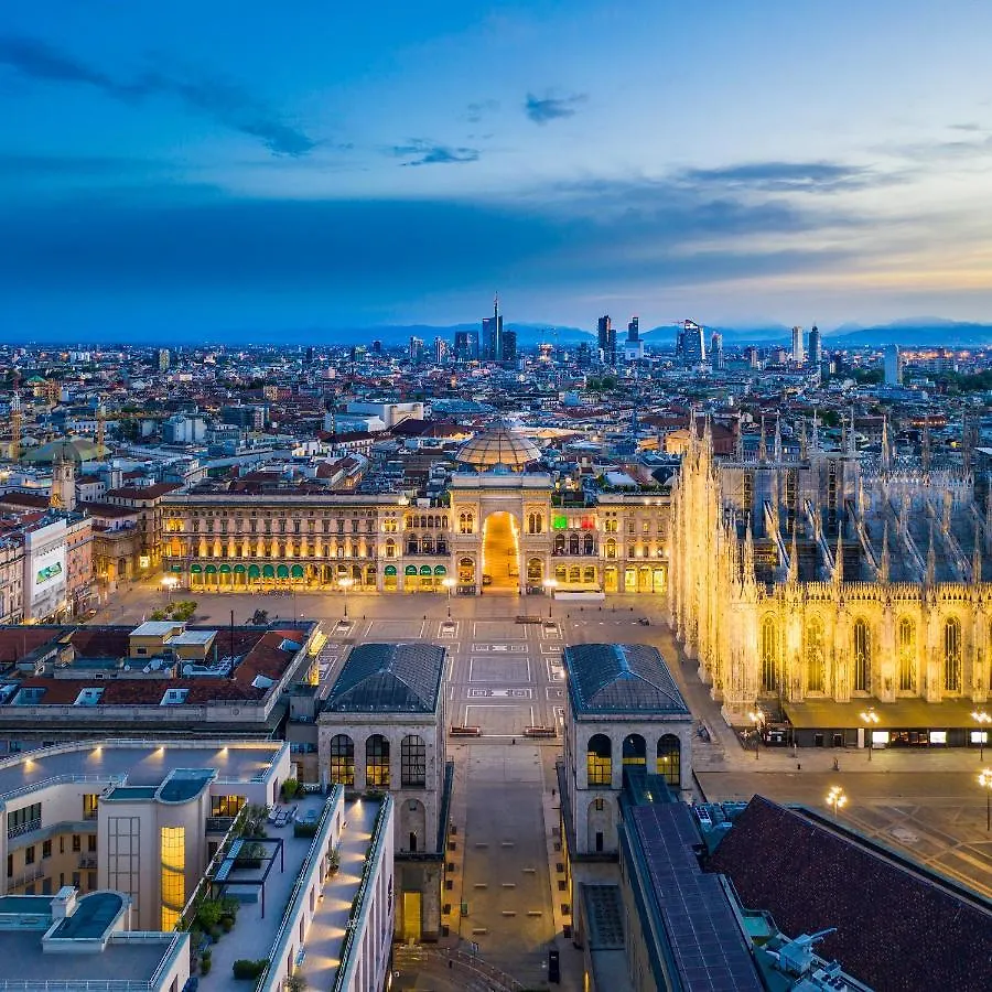 Duomo-Porta Venezia, Luxury Design Apartment Milan Italy